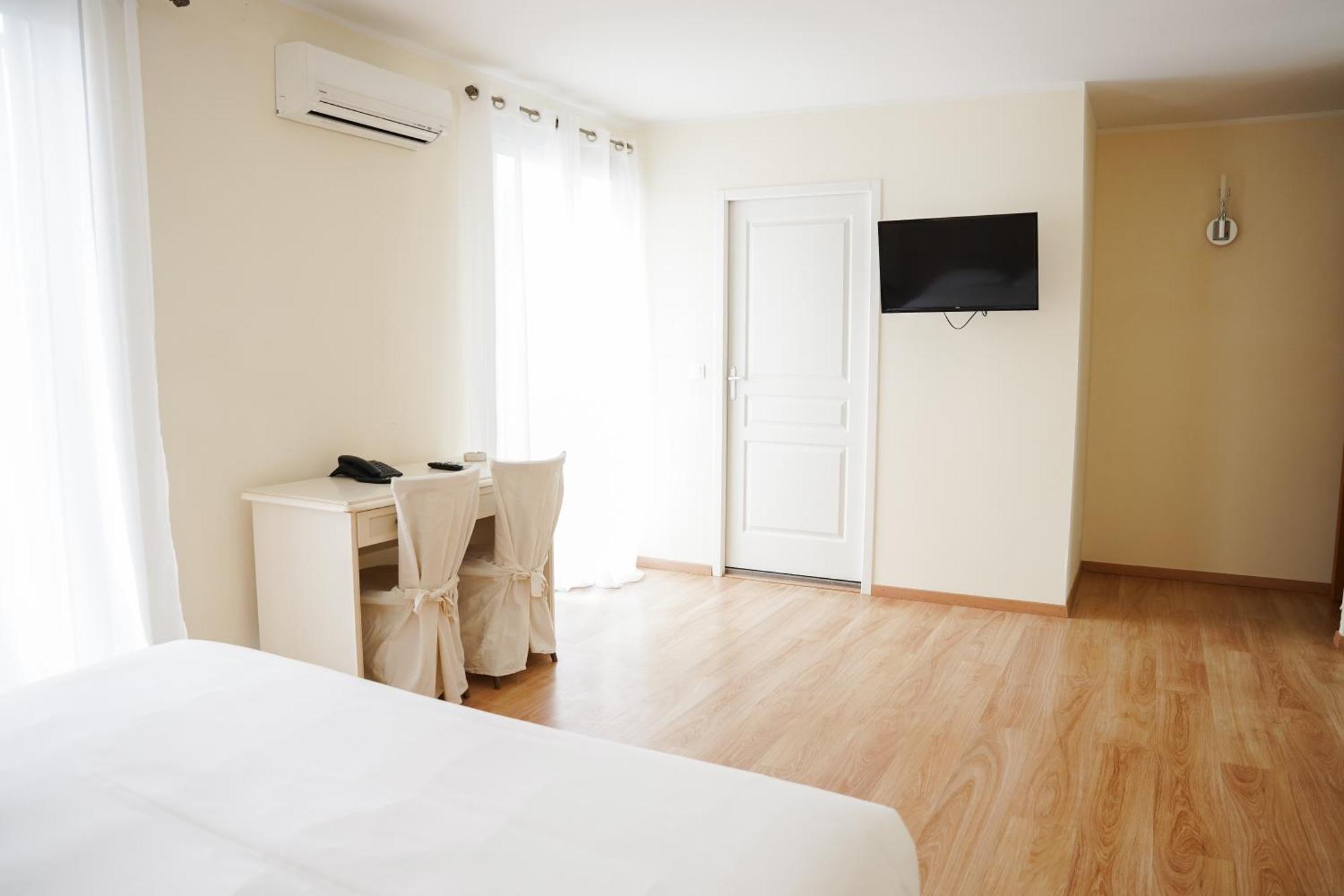 Castellu Hotel Lucciana  Buitenkant foto